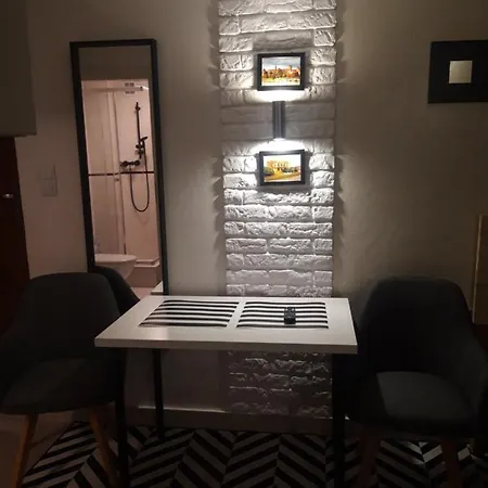 Cozy Studio Flat Near To Main Square Διαμέρισμα